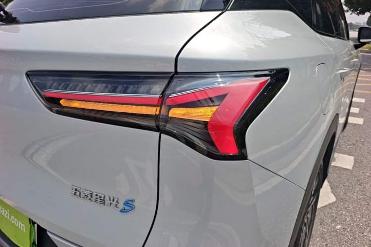 Used Wuling Xingguang S 2024 130 km Flagship Version Right Rear Taillight
