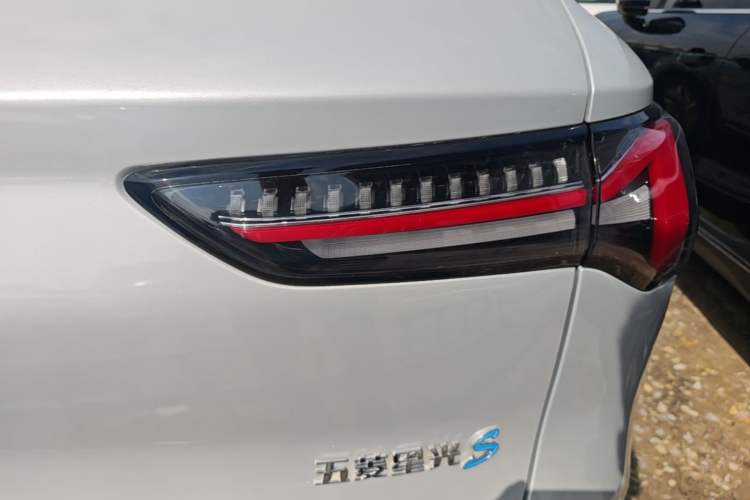 Used Wuling Xingguang S 2024 510 km Flagship Version Right Rear Taillight
