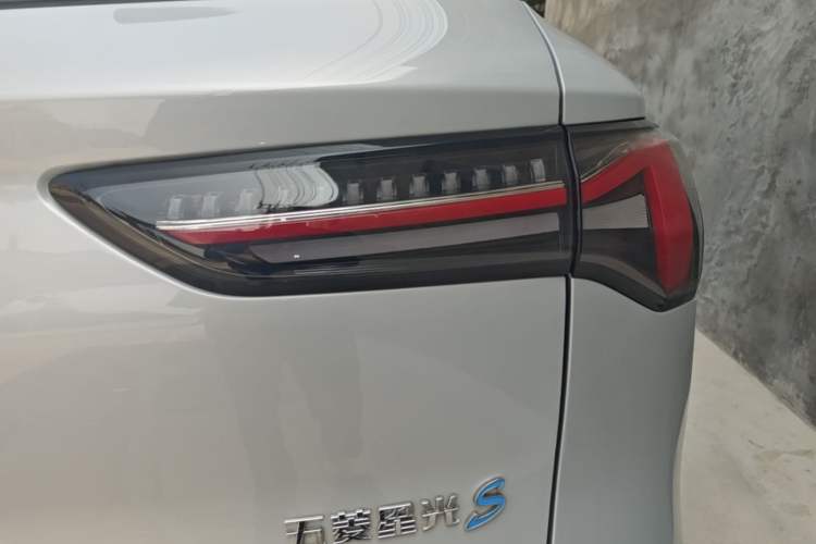 Used Wuling Xingguang S 2024 130 km Flagship Version Right Rear Taillight