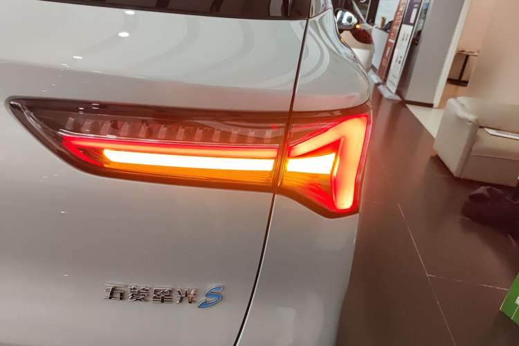 Used Wuling Xingguang S 2024 510 km Flagship Version Right Rear Taillight