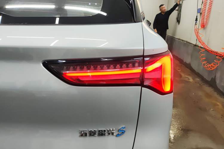 Used Wuling Xingguang S 2024 510km Flagship Edition Right Rear Taillight