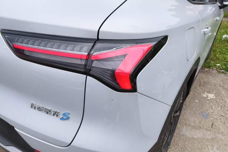 Used Wuling Xingguang S 2024 130 km Flagship Version Right Rear Taillight