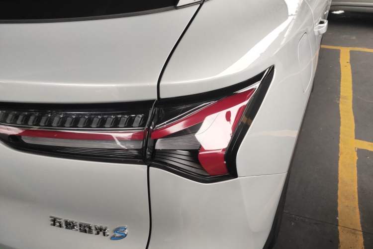 Used Wuling Xingguang S 2024 130km Flagship Version Right Rear Taillight