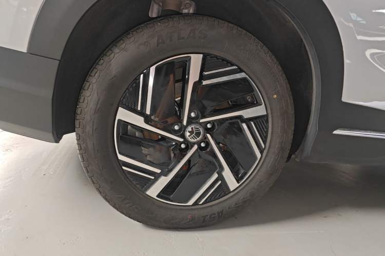 Used Wuling Xingguang S 2024 510km Flagship Edition Right Rear Wheel Hub