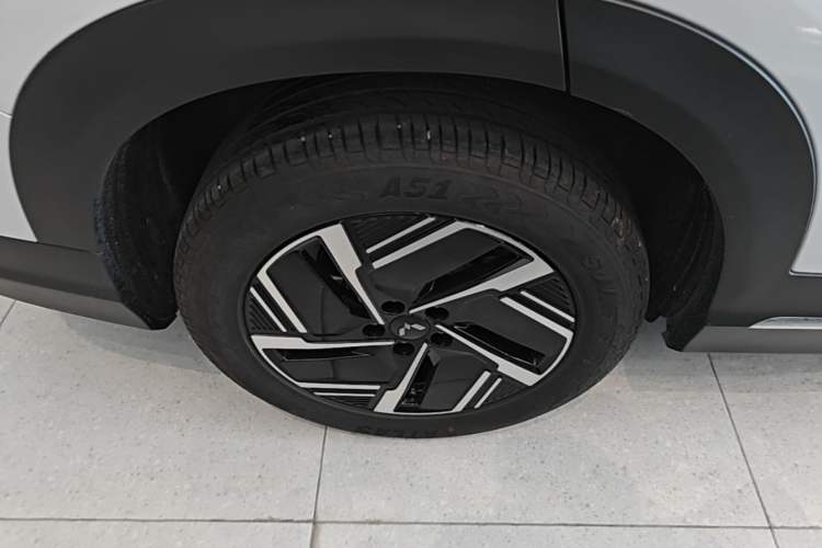 Used Wuling Xingguang S 2024 130 km Flagship Version Right Rear Wheel Hub