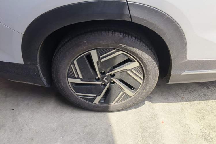 Used Wuling Xingguang S 2024 510 km Flagship Version Right Rear Wheel Hub