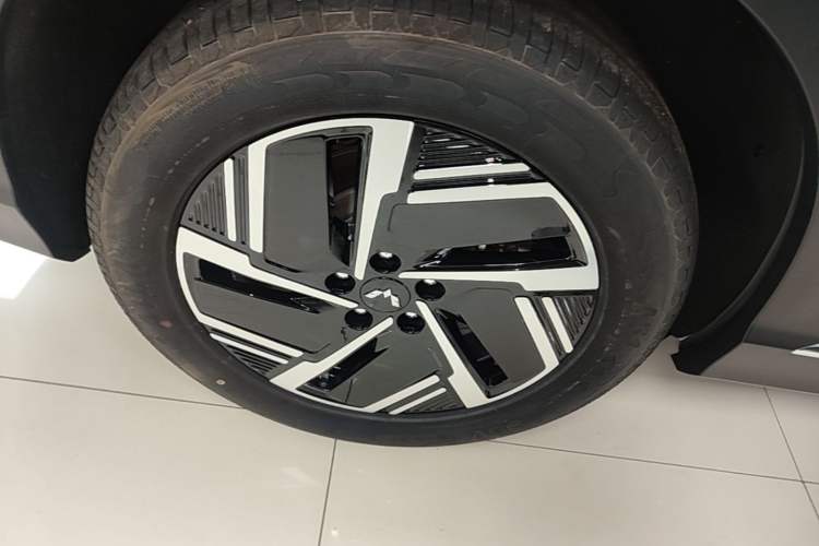 Used Wuling Xingguang S 2024 510 km Flagship Version Right Rear Wheel Hub