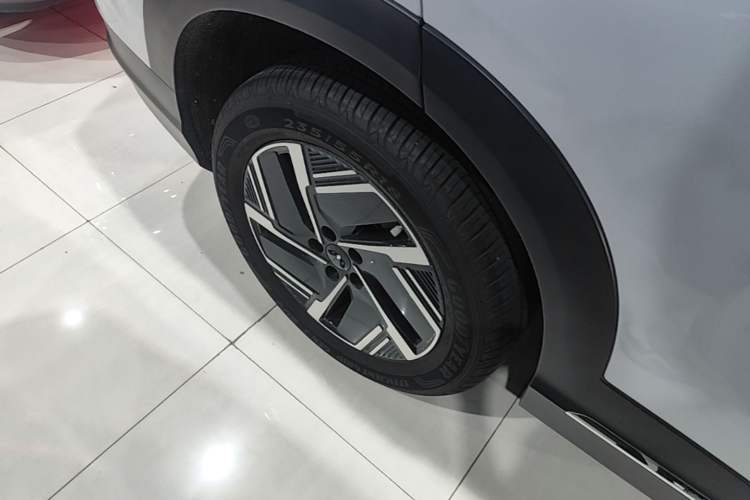 Used Wuling Xingguang S 2024 130 km Flagship Version Right Rear Wheel Hub