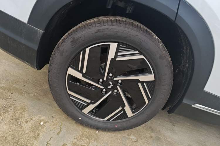 Used Wuling Xingguang S 2024 510 km Flagship Version Right Rear Wheel Hub