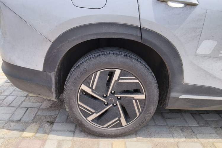 Used Wuling Xingguang S 2024 130 km Flagship Version Right Rear Wheel Hub