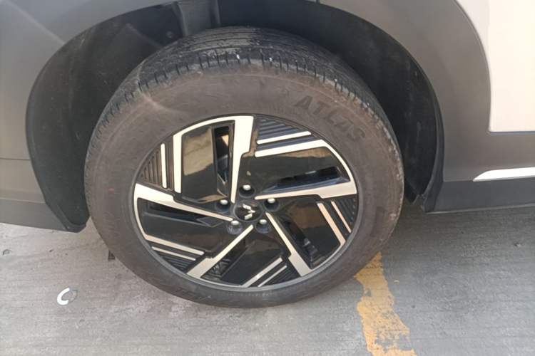 Used Wuling Xingguang S 2024 130 km Flagship Version Right Rear Wheel Hub