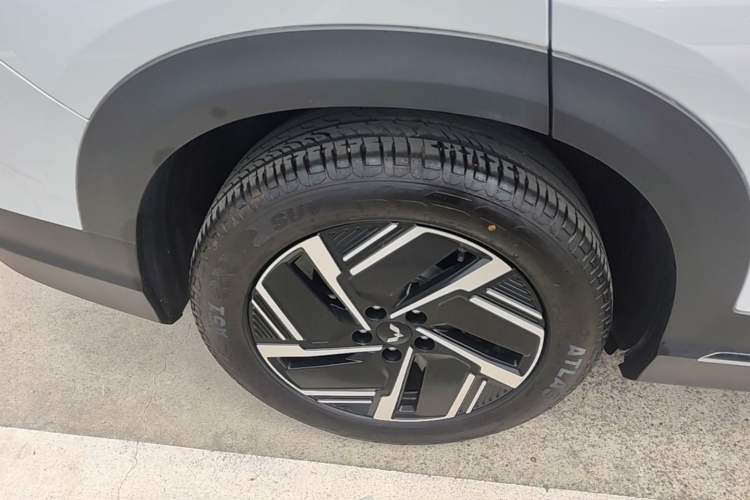 Used Wuling Xingguang S 2024 510 km Flagship Version Right Rear Wheel Hub