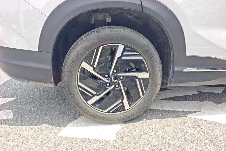 Used Wuling Xingguang S 2024 130 km Flagship Version Right Rear Wheel Hub