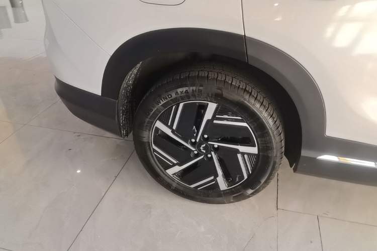 Used Wuling Xingguang S 2024 130km Flagship Version Right Rear Wheel Hub