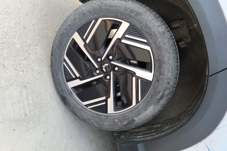 Used Wuling Xingguang S 2024 130 km Flagship Version Right Rear Wheel Hub