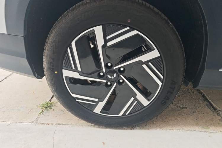Used Wuling Xingguang S 2024 130 km Flagship Version Right Rear Wheel Hub