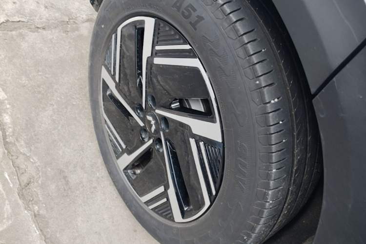 Used Wuling Xingguang S 2024 510 km Flagship Version Right Rear Wheel Hub
