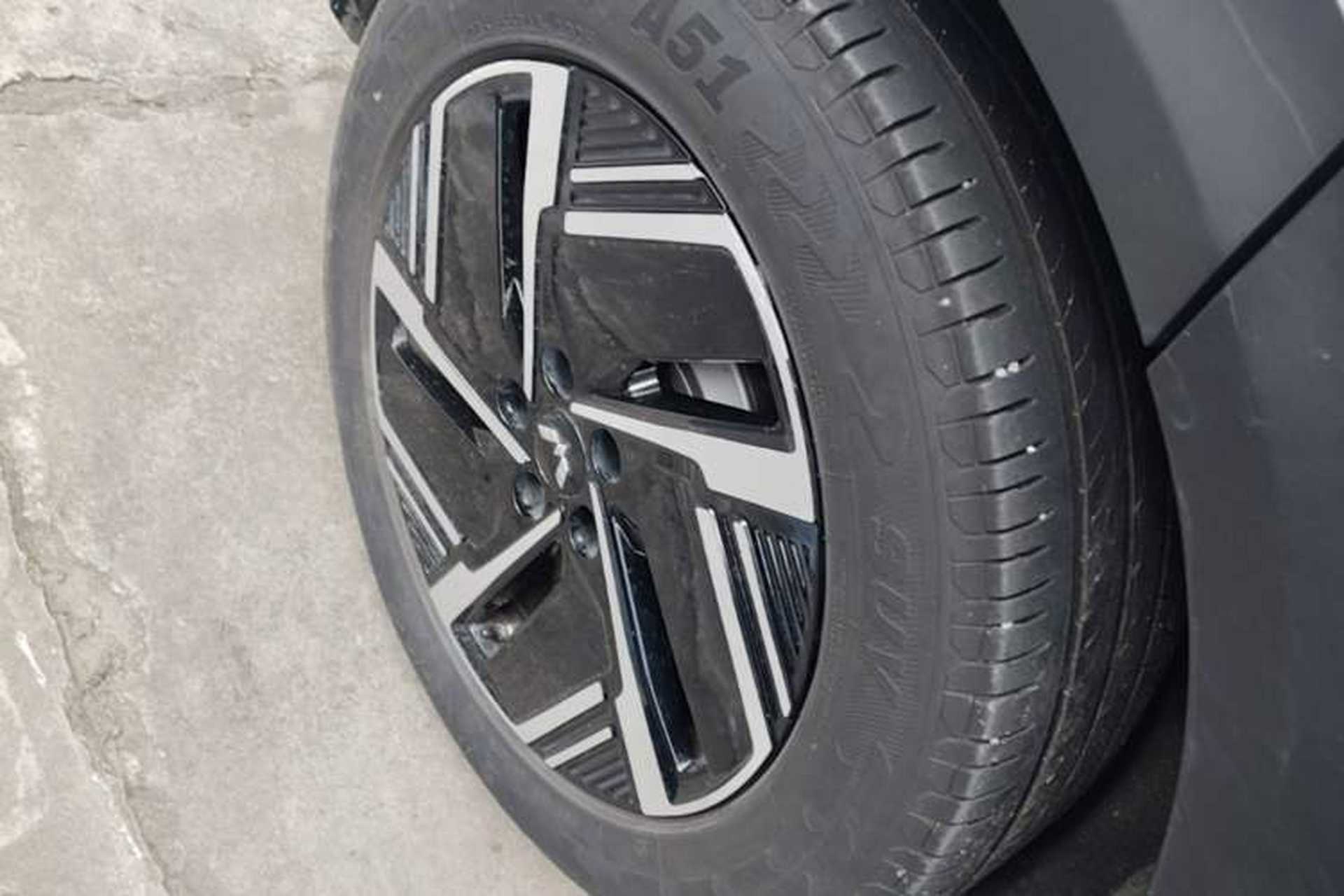 Used Wuling Xingguang S 2024 510 km Flagship Version Right Rear Wheel Hub