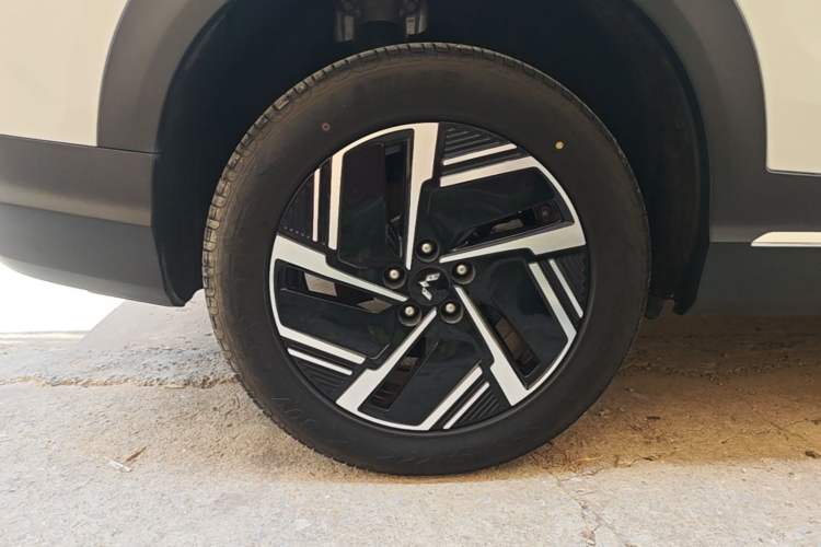 Used Wuling Xingguang S 2024 130 km Flagship Version Right Rear Wheel Hub