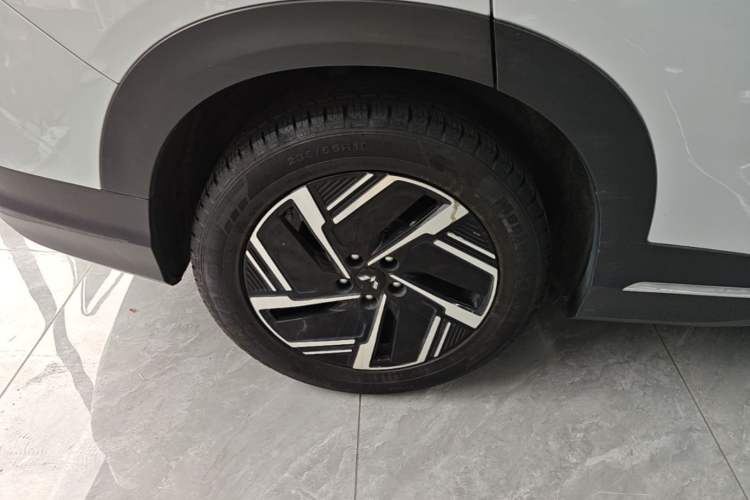 Used Wuling Xingguang S 2024 510 km Flagship Version Right Rear Wheel Hub