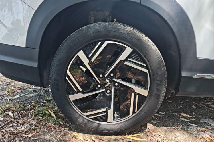 Used Wuling Xingguang S 2024 130 km Flagship Version Right Rear Wheel Hub