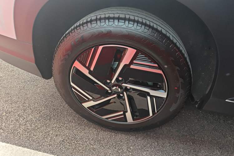 Used Wuling Xingguang S 2024 130 km Flagship Version Right Rear Wheel Hub