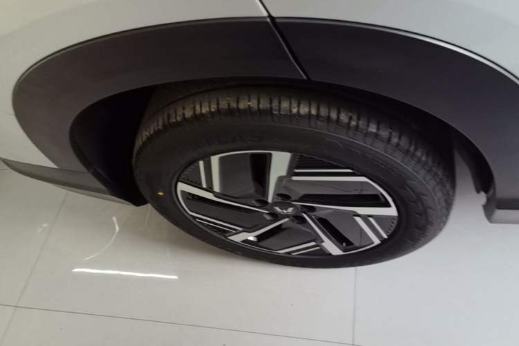 Used Wuling Xingguang S 2024 130km Flagship Version Right Rear Wheel Hub