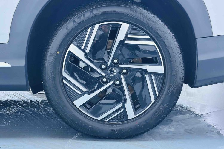 Used Wuling Xingguang S 2024 510 km Flagship Version Right Rear Wheel Hub