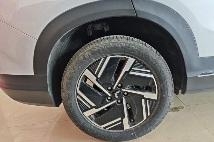 Used Wuling Xingguang S 2024 130 km Flagship Version Right Rear Wheel Hub