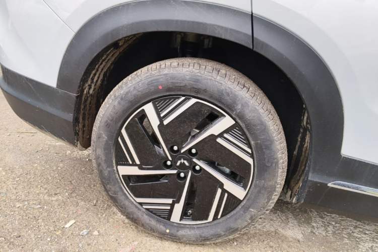 Used Wuling Xingguang S 2024 130 km Flagship Version Right Rear Wheel Hub