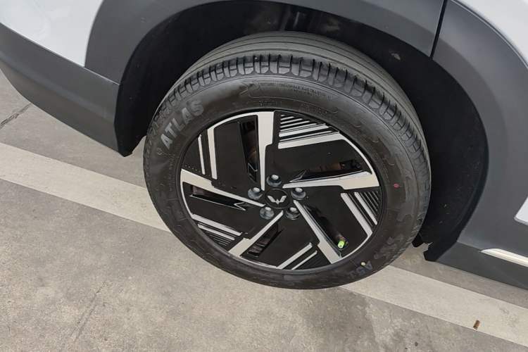 Used Wuling Xingguang S 2024 130km Flagship Version Right Rear Wheel Hub