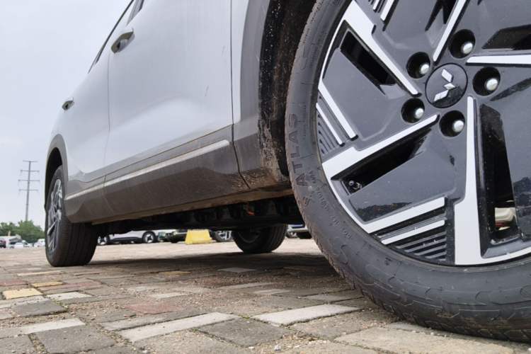 Used Wuling Xingguang S 2024 130 km Flagship Version Right Side Sill
