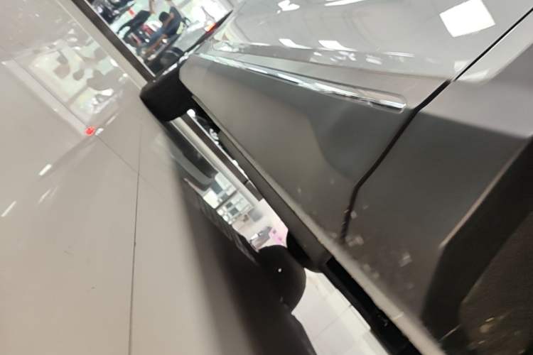 Used Wuling Xingguang S 2024 510 km Flagship Version Right Side Sill
