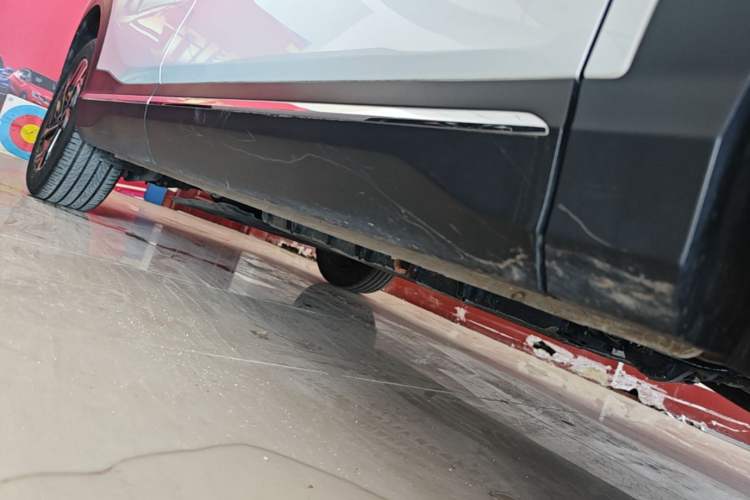 Used Wuling Xingguang S 2024 130 km Flagship Version Right Side Sill
