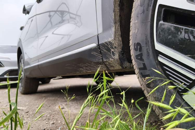 Used Wuling Xingguang S 2024 130 km Flagship Version Right Side Sill