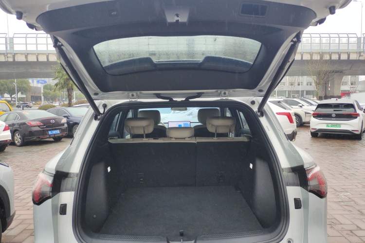 Used Wuling Xingguang S 2024 510 km Flagship Version Trunk