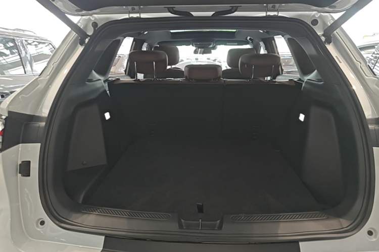 Used Wuling Xingguang S 2024 130 km Flagship Version Trunk