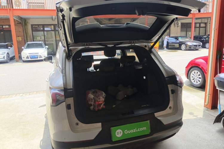 Used Wuling Xingguang S 2024 510 km Flagship Version Trunk