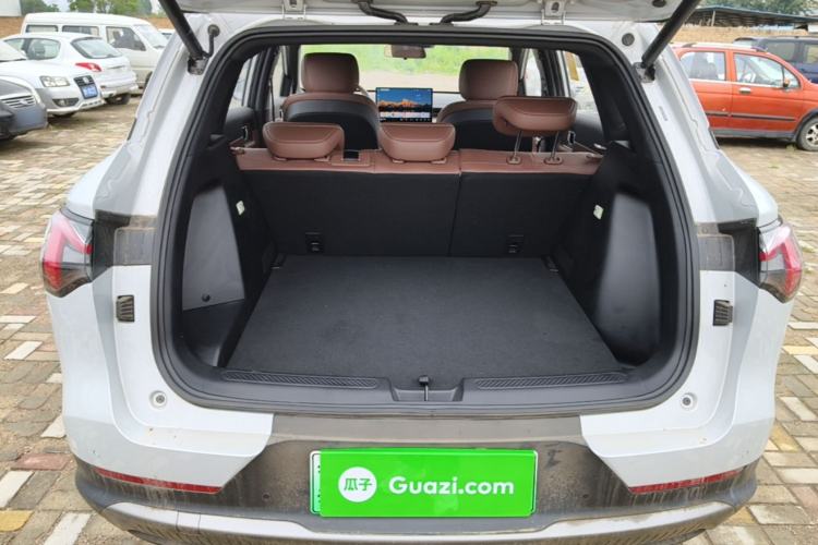 Used Wuling Xingguang S 2024 130 km Flagship Version Trunk
