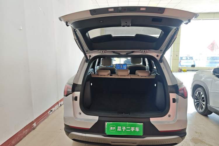 Used Wuling Xingguang S 2024 130 km Flagship Version Trunk