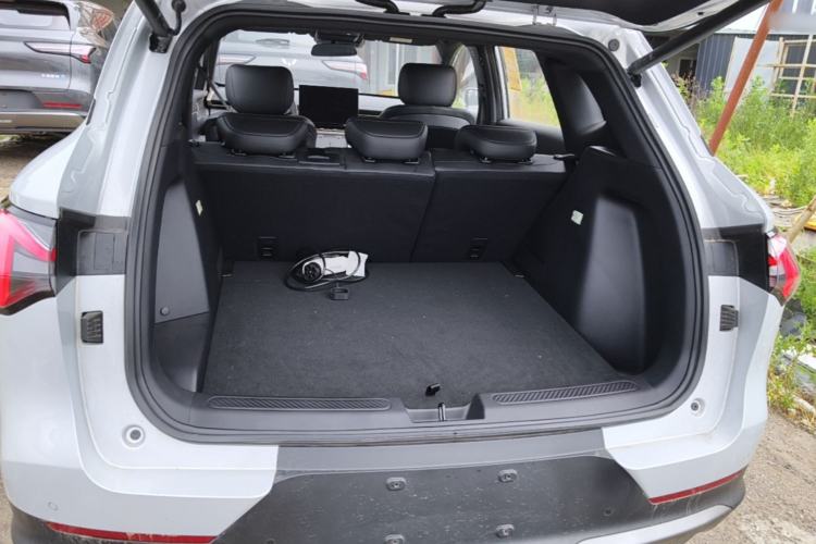 Used Wuling Xingguang S 2024 130 km Flagship Version Trunk