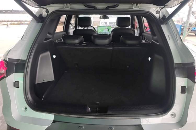 Used Wuling Xingguang S 2024 130km Flagship Version Trunk
