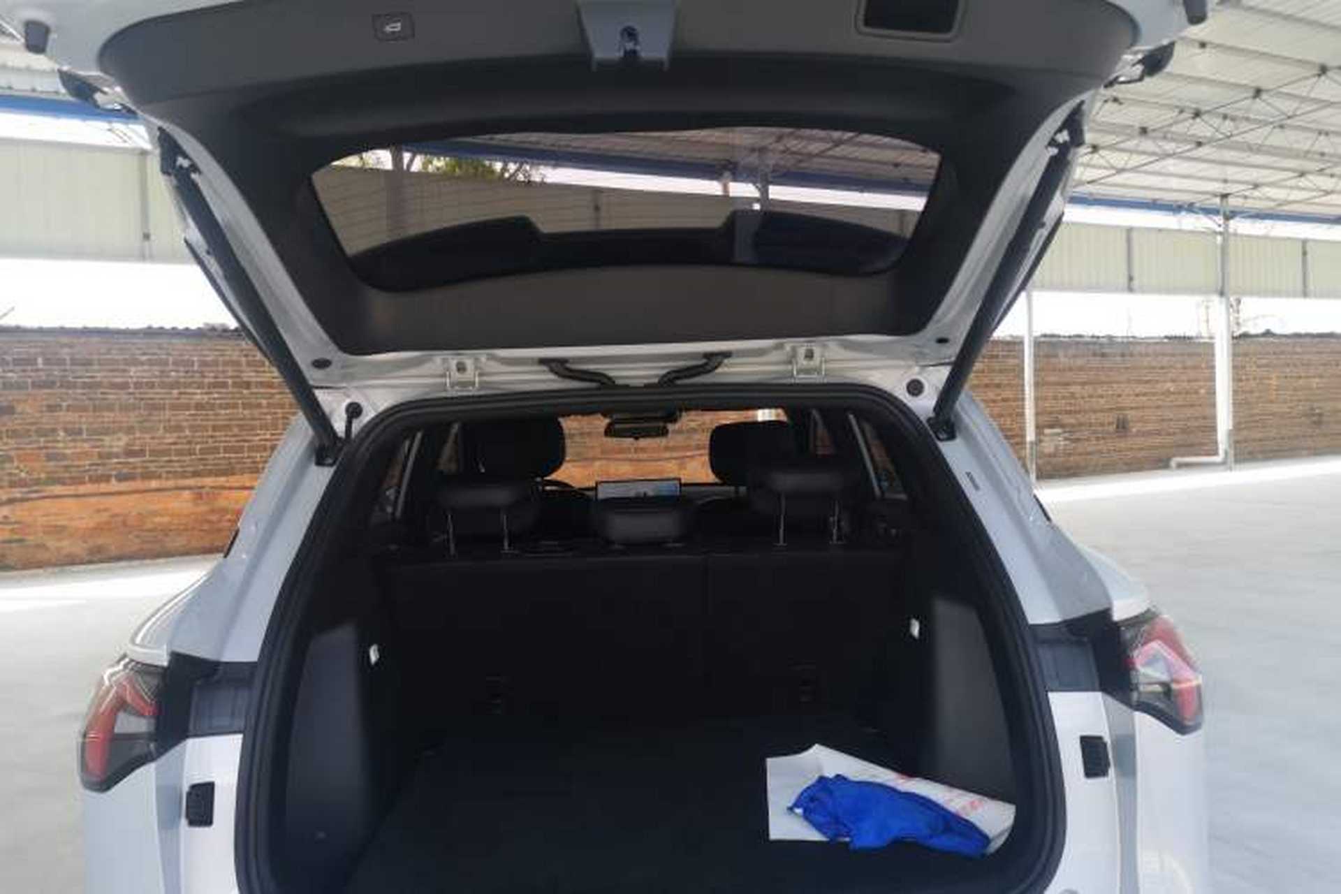 Used Wuling Xingguang S 2024 130 km Flagship Version Trunk