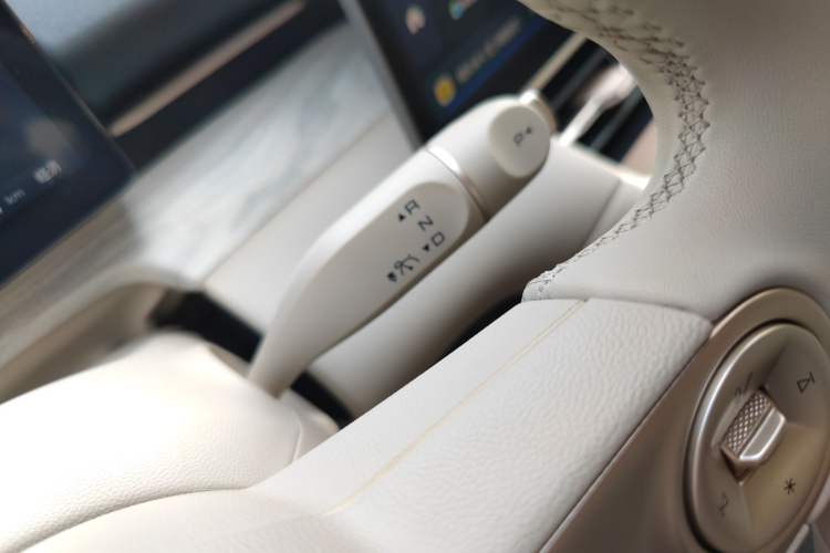 Used Wuling Xingguang S 2024 130 km Flagship Version Gear Lever
