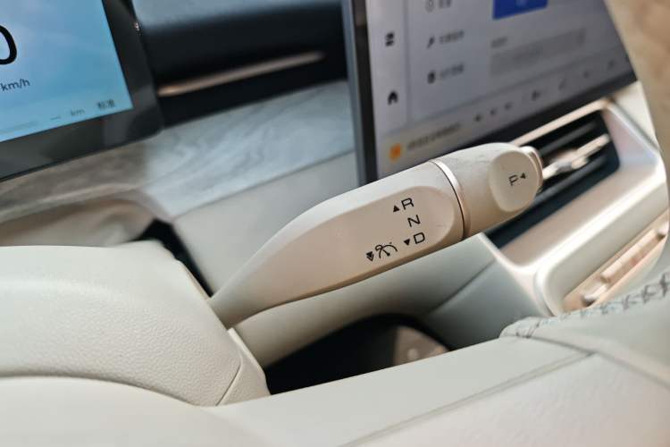 Used Wuling Xingguang S 2024 130 km Flagship Version Gear Lever