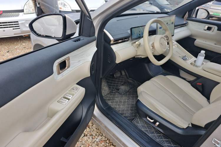 Used Wuling Xingguang S 2024 130 km Flagship Version Interior 3