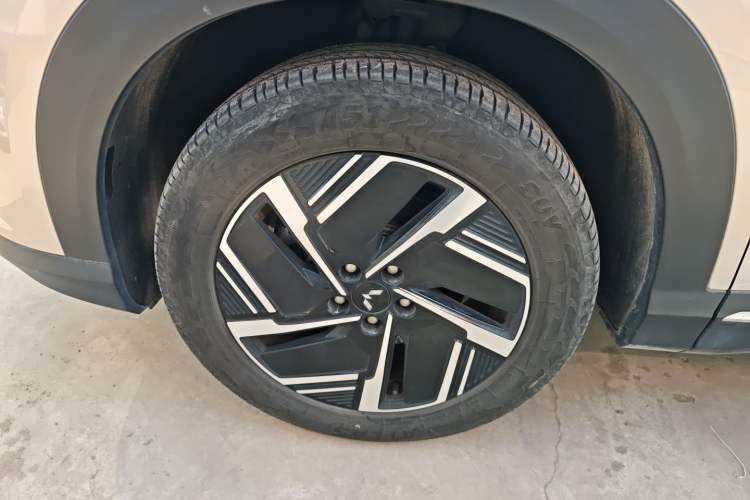 Used Wuling Xingguang S 2024 130 km Flagship Version Left Front Wheel Hub