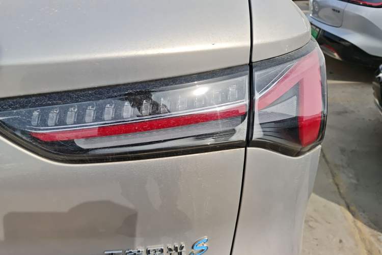 Used Wuling Xingguang S 2024 130 km Flagship Version Right Rear Taillight