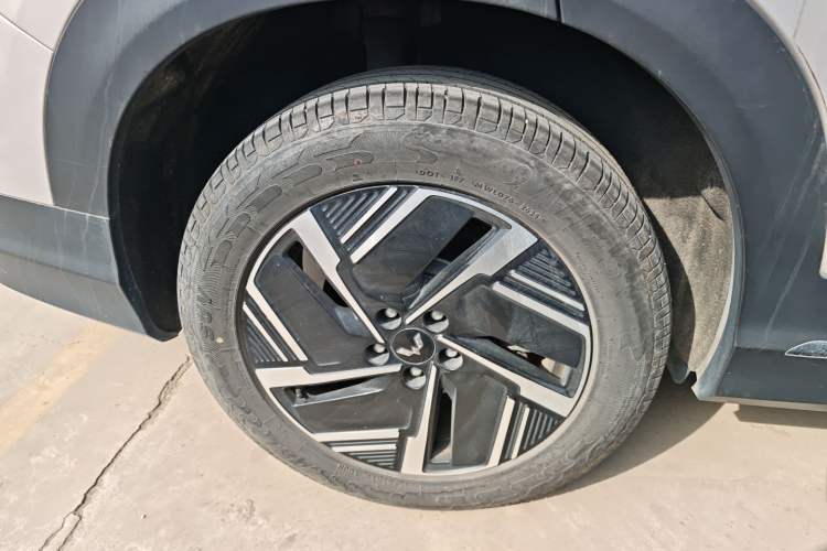 Used Wuling Xingguang S 2024 130 km Flagship Version Right Rear Wheel Hub