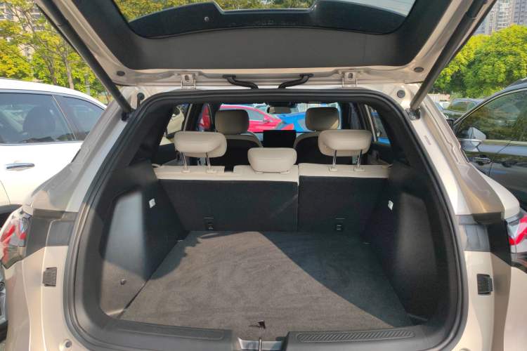 Used Wuling Xingguang S 2024 130 km Flagship Version Trunk